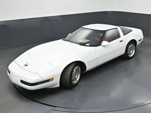 Used 1994 Chevrolet Corvette Coupe RWD image 32