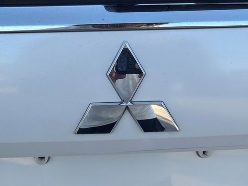 Used 2017 Mitsubishi Outlander SEL image 12