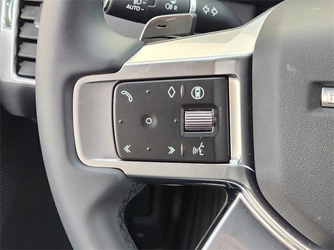 Used 2025 Land Rover Discovery S image 27