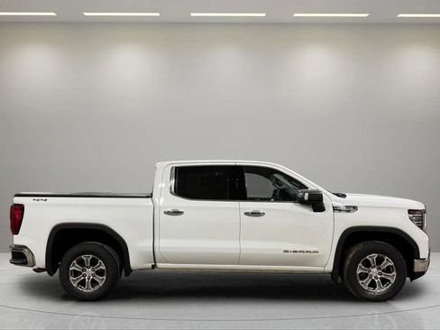 Used 2022 GMC Sierra 1500 SLT w/ SLT Convenience Package AWD/4WD image 2
