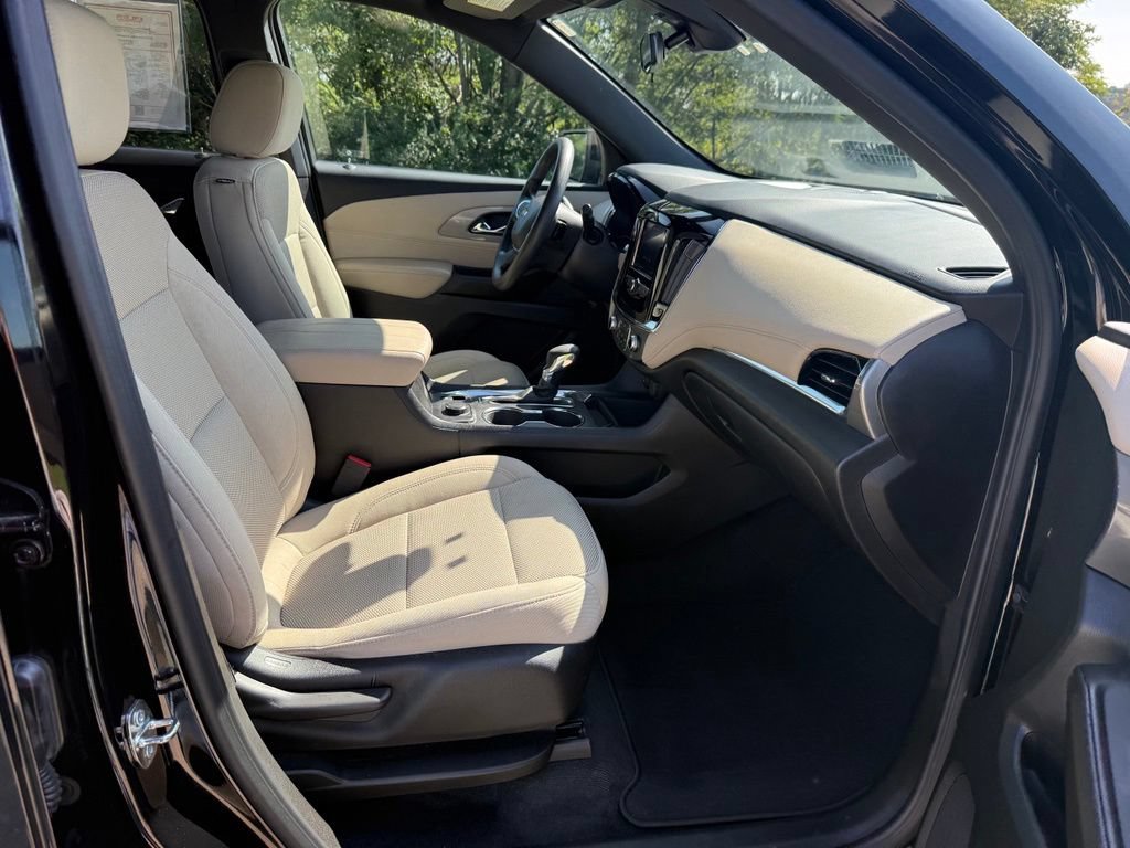 Used 2023 Chevrolet Traverse LS AWD/4WD image 23