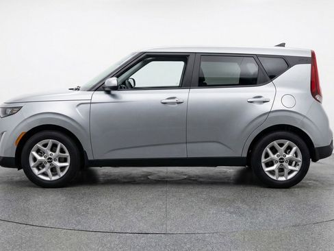 Used 2025 Kia Soul LX w/ LX Technology Package image 4