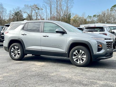Used 2025 Chevrolet Equinox LT w/ Safety and Technology Package image 17