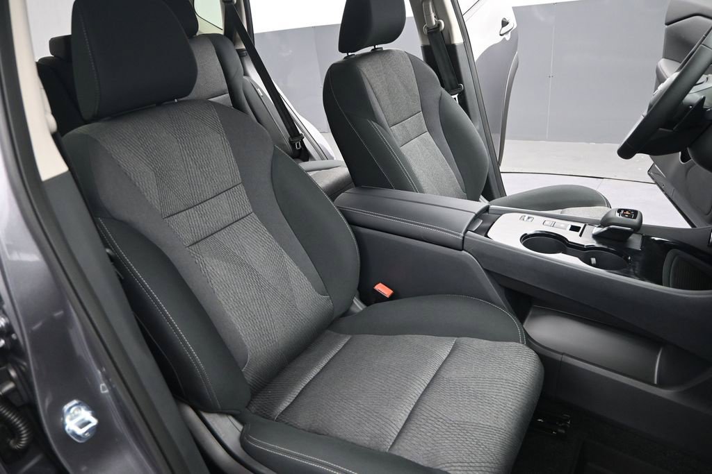 Certified 2026 Nissan Rogue SV w/ Cold Weather Package FWD image 30