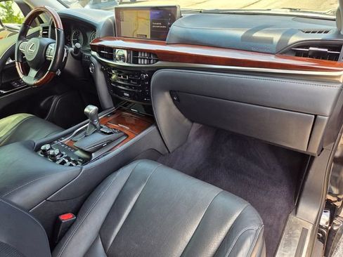Used 2017 Lexus LX 570 4WD w/ Luxury Package image 22