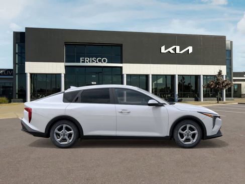 New 2025 Kia K4 LXS image 7