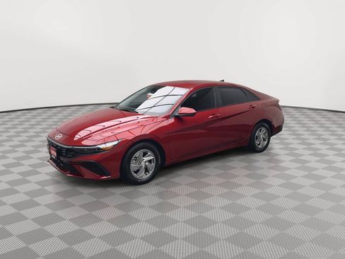 Used 2025 Hyundai Elantra SE FWD image 26
