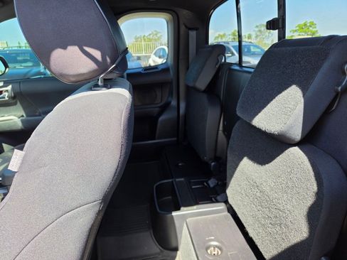 Used 2022 Toyota Tacoma TRD Sport w/ TRD Premium Sport Package RWD image 12