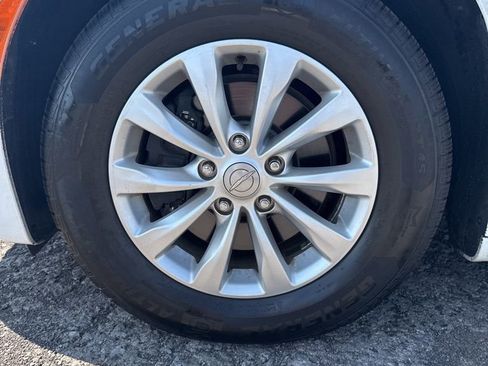 Certified 2019 Chrysler Pacifica Touring-L image 29