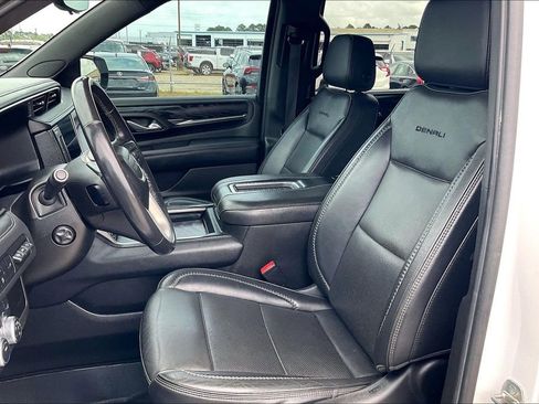 Used 2021 GMC Yukon Denali w/ Advanced Technology Package AWD/4WD image 18