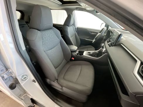 Certified 2022 Toyota RAV4 XLE w/ Convenience Package AWD/4WD image 25