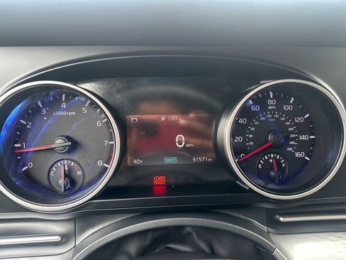 Used 2023 Kia Carnival LX image 8