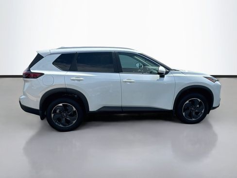 Used 2026 Nissan Rogue SV w/ SV Premium Package FWD image 8