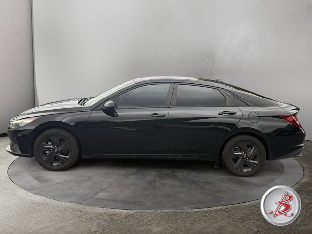 Used 2022 Hyundai Elantra SEL w/ Convenience Package FWD image 4