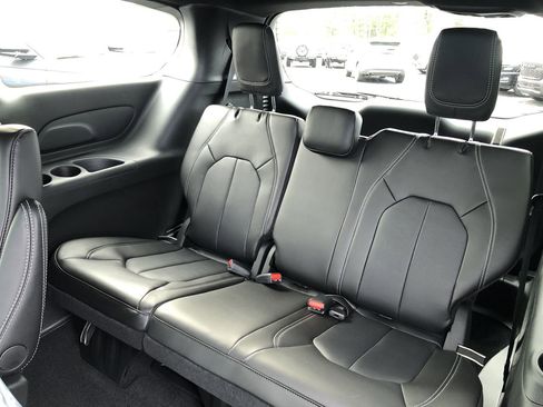 New 2026 Chrysler Pacifica Select image 20