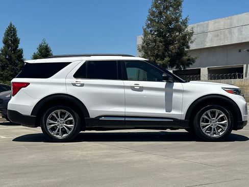 Used 2020 Ford Explorer XLT w/ Equipment Group 202A AWD/4WD image 9