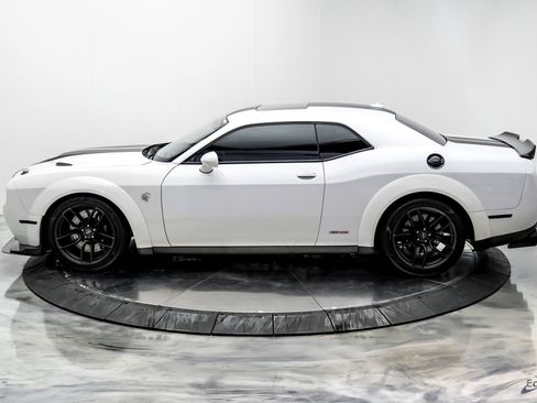 Used 2018 Dodge Challenger SRT Hellcat RWD image 9
