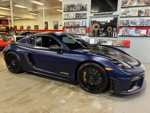 Used 2025 Porsche 718 Cayman GT4 RS RWD image 8