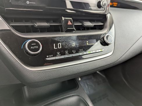 Used 2022 Toyota Corolla LE image 19