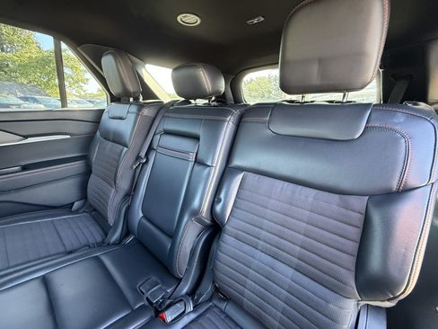 Used 2025 Ford Explorer ST-Line w/ ST-Line Street Pack AWD/4WD image 26