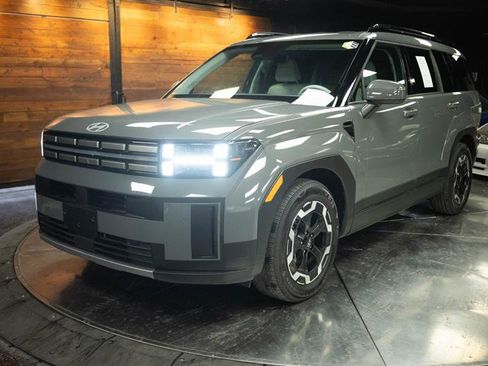 Used 2025 Hyundai Santa Fe SEL image 2