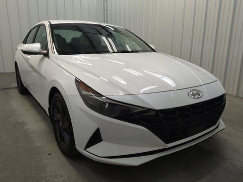 Used 2022 Hyundai Elantra SEL w/ Convenience Package FWD image 13