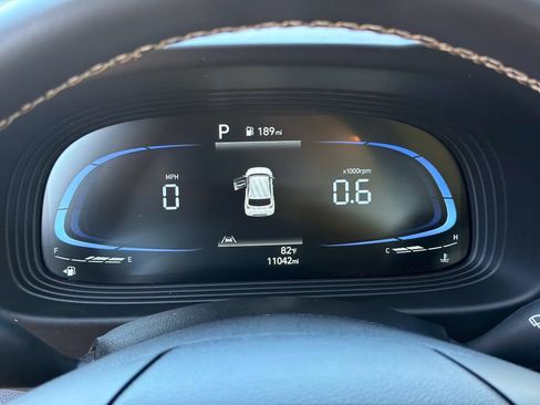 Used 2025 Hyundai Venue Limited FWD image 29