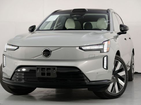 Used 2025 Volvo EX90 Ultra image 3