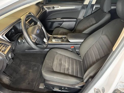 Used 2020 Ford Fusion SE FWD image 20