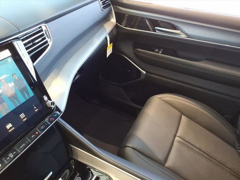 New 2026 Jeep Grand Wagoneer L Limited image 17