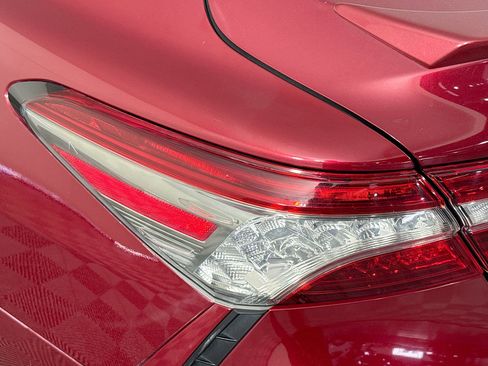 Used 2018 Toyota Camry XSE image 35