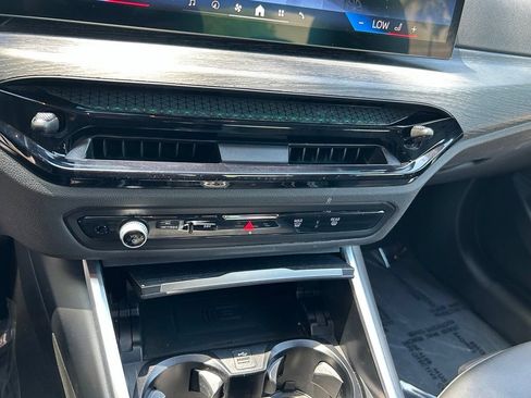 Used 2025 BMW 330i Sedan w/ Convenience Package RWD image 22