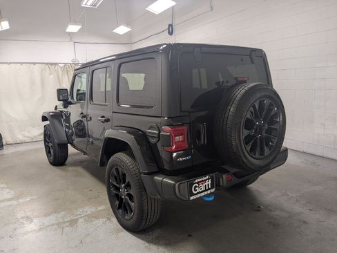 Used 2024 Jeep Wrangler Unlimited Sahara AWD/4WD image 9