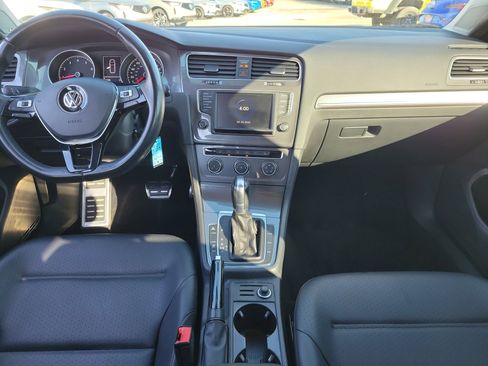 Used 2017 Volkswagen Golf Alltrack S image 10