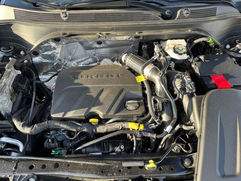 Used 2025 Chevrolet Trax LT image 30