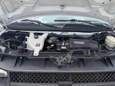 Used 2015 Chevrolet Express 2500 RWD image 50