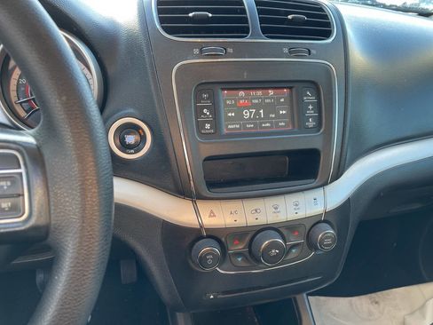 Used 2018 Dodge Journey SE image 28