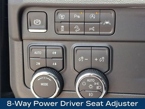 Used 2025 Chevrolet Suburban Z71 AWD/4WD image 9