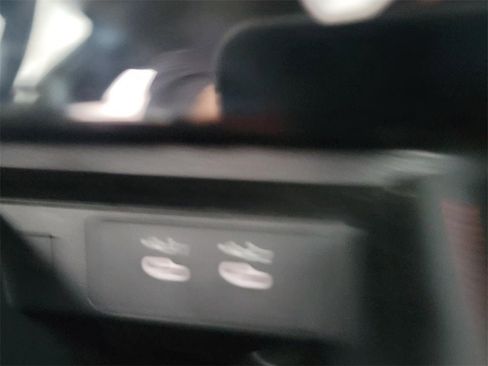 Certified 2025 Nissan Kicks SR image 21