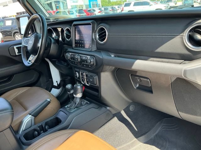 Used 2022 Jeep Wrangler Unlimited Sahara AWD/4WD image 19