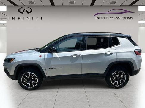 Used 2025 Jeep Compass Trailhawk w/ Trailer Tow Group AWD/4WD image 4