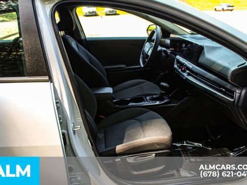 Used 2025 Kia K4 FWD image 21