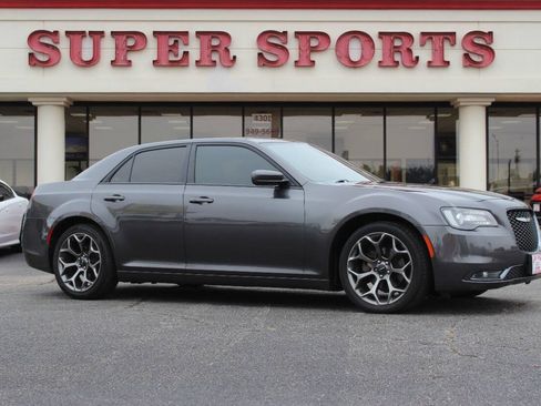 Used 2017 Chrysler 300 S RWD image 1