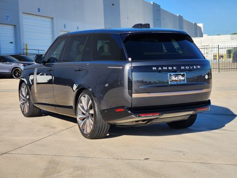 Used 2023 Land Rover Range Rover SV image 4