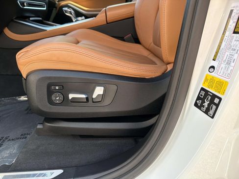 Used 2021 BMW X7 xDrive40i w/ M Sport Package AWD/4WD image 20