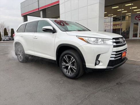 Certified 2019 Toyota Highlander Plus image 2