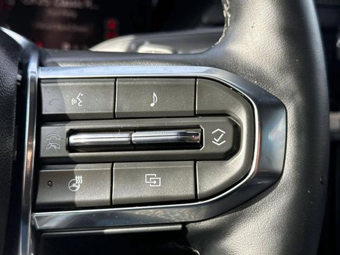 Used 2025 GMC Acadia Elevation image 25