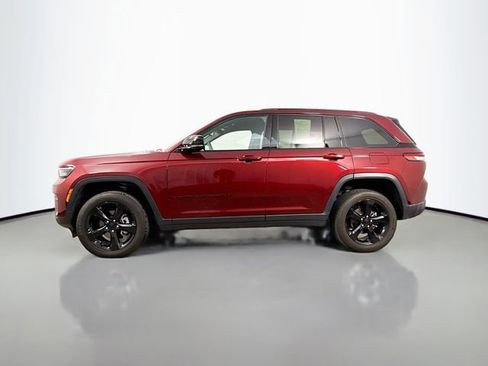 Used 2024 Jeep Grand Cherokee Altitude image 4