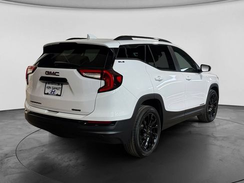 Used 2024 GMC Terrain SLE w/ Driver Convenience Package FWD image 5