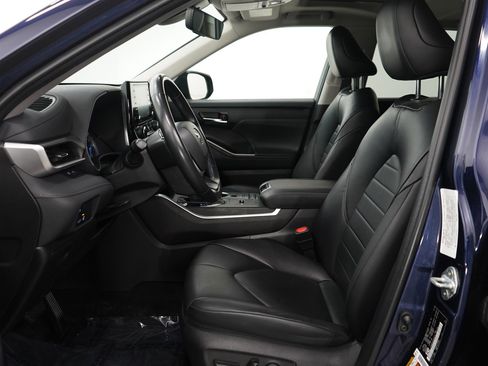 Used 2022 Toyota Highlander XLE image 15